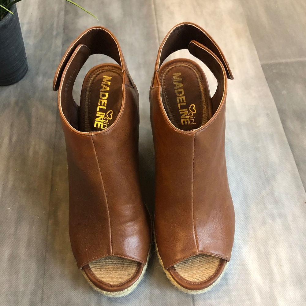 Brown open toe wedge